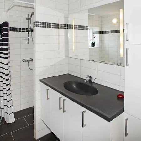 Apartment 8 Person In Hemmet-by Traum *