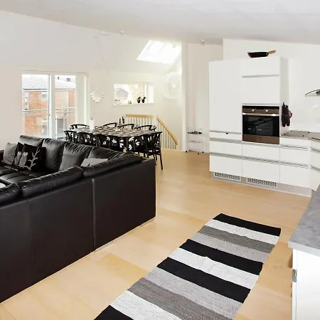 Apartment 8 Person In Hemmet-by Traum *